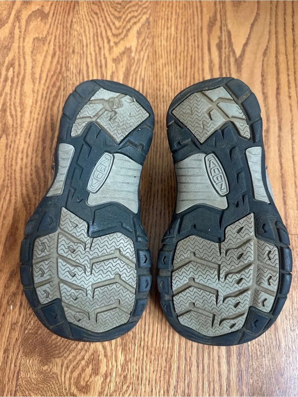 KEEN Newport Sandals Boys Size 2 Smokey the Bear